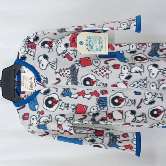Munki Munki Matching Baby 1-Pc. Snoopy Holiday Family Pajama Footie - Picture 3 of 6